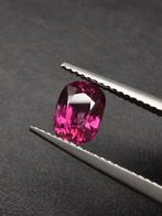 Roze, Violet Spinel - 2.03 ct - Antwerp Laboratory for