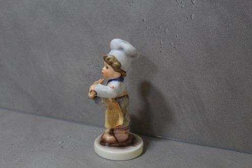 Goebel - Figuur - Porseleinen beeldje van een meesterkok met, Antiek en Kunst, Curiosa en Brocante
