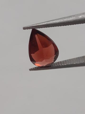 Natural red Rhodolite Garnet - 0.865 ct - pear - unheated beschikbaar voor biedingen