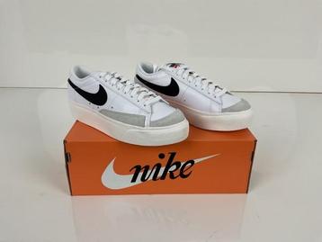 Veiling - Nike W Blazer Low Platform ( 38.5) beschikbaar voor biedingen