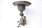 Vase antique en bronze avec des motifs de taotie et de