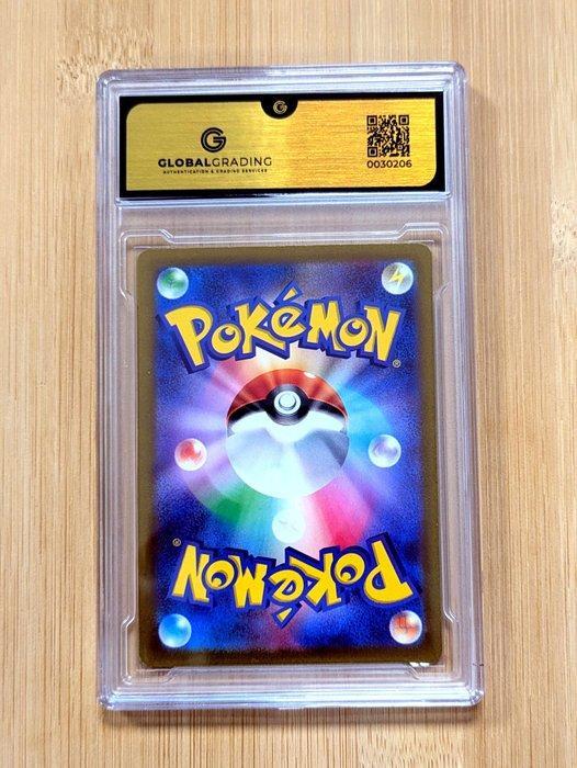 Pokémon - 1 Graded card - Floragato #076 Illustration AR Art, Hobby en Vrije tijd, Verzamelkaartspellen | Pokémon