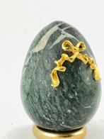Fabergé ei - Schatkist van eieren marmeren met een strik-ei