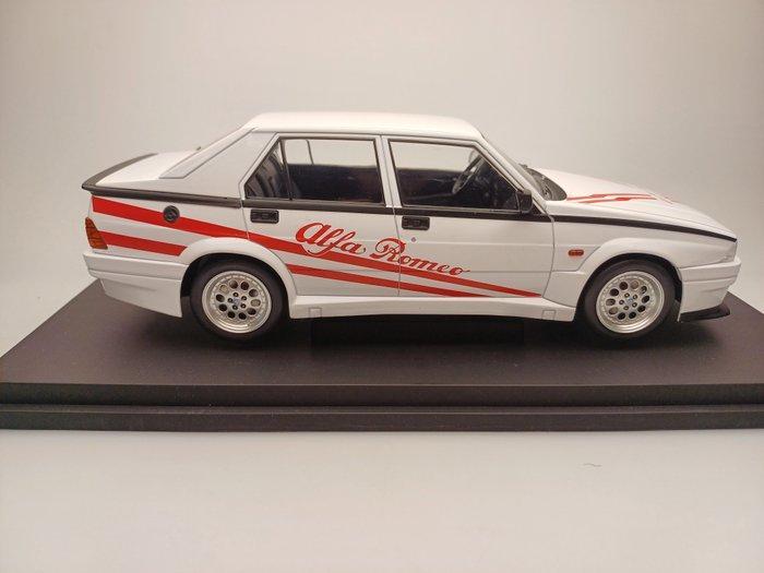 MCG 1:18 - Modelauto - Alfa Romeo 75 Turbo Evoluzione, Hobby en Vrije tijd, Modelauto's | 1:5 tot 1:12