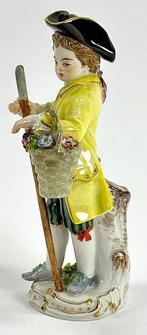 Meissen - Beeldje - Giardiniere con cesto di fiori e, Antiek en Kunst, Antiek | Glaswerk en Kristal