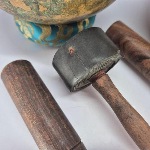 Twee met de hand gemaakte zingende kommen - Nepal - Brons -, Verzamelen, Pennenverzamelingen
