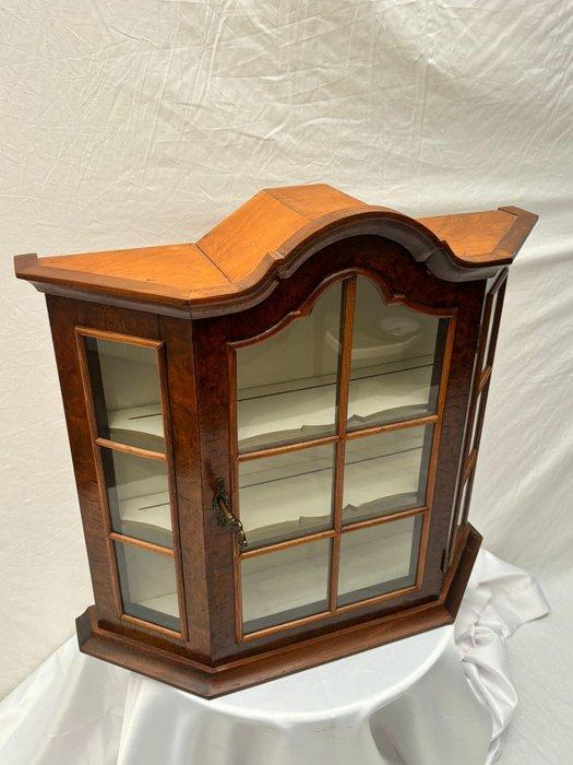 Vitrinekast - Elegantie in Hout: Authentieke/Antieke, Antiek en Kunst, Curiosa en Brocante