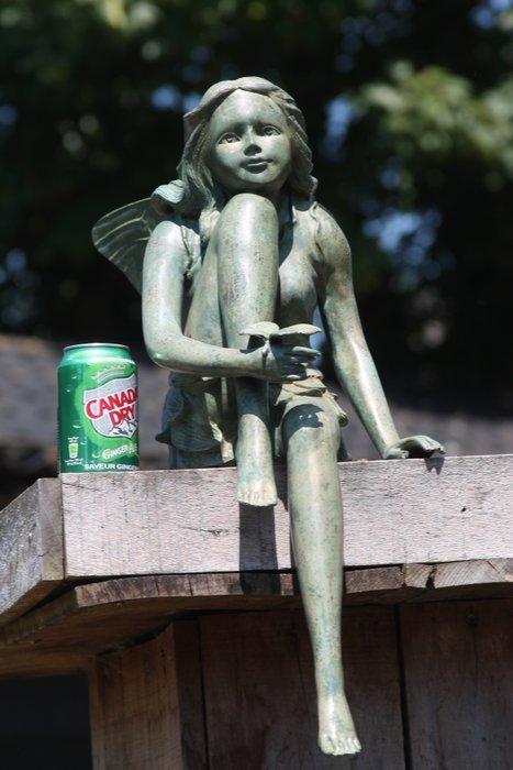 sculptuur, groot formaat huis of tuinbeeld van een fairy met, Antiek en Kunst, Curiosa en Brocante