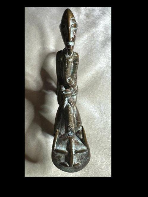 Zeldzame Dogon-bronzen Reiter op leeuw – Mali – met, Antiek en Kunst, Kunst | Niet-Westerse kunst