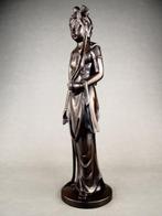 Buddhist bodhisattva who observes and listens to the, Antiek en Kunst