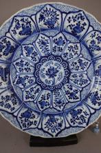 Kangxi (1662-1722) - VERY LARGE - Kom - Large Fluted Lotus,