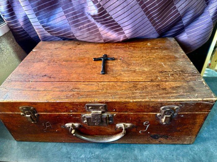 Koffer Mata Vampiers & Hombres Lobo Taxidermie volledige, Antiek en Kunst, Curiosa en Brocante