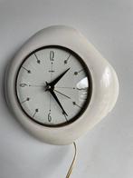 Klok (2) - Bakeliet - 1950-1960 - 2 x Metamec clocks, Antiek en Kunst