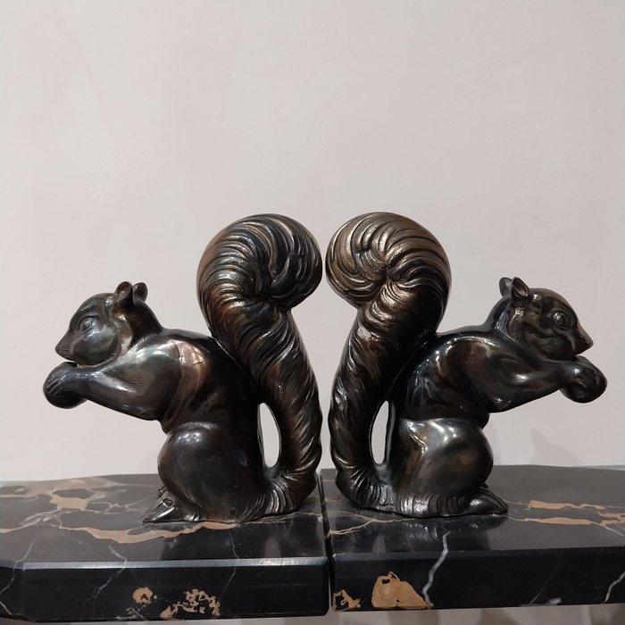 Boekensteunen (2) - Zinklegering, Marmer - eekhoorns, Antiquités & Art, Art | Objets design