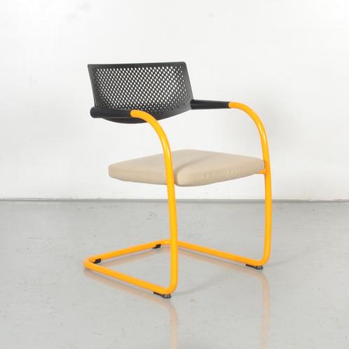 Vitra Visavis vergaderstoel, lichtbruin, sledeframe, Huis en Inrichting, Stoelen, Gebruikt, Ophalen of Verzenden