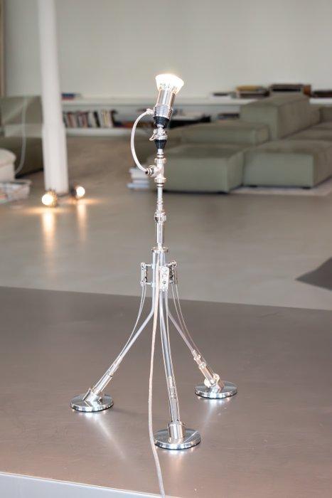 Vincent Decat - Lampe de table - Aluminium - Tripod Lamp, Antiquités & Art, Antiquités | Éclairage