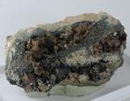 vesuvianiet Kristallen op matrix - Hoogte: 53 mm - Breedte:, Verzamelen, Mineralen en Fossielen
