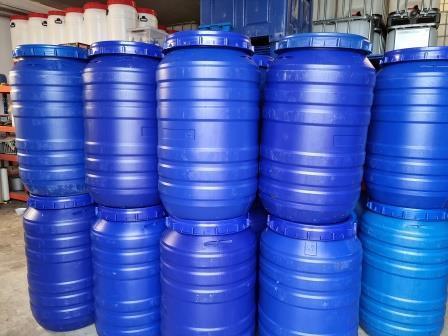 Blauwe en grijze vaten , tonnen van 220 L met schroefdeksel, Tuin en Terras, Regentonnen, Zo goed als nieuw, 150 liter of meer