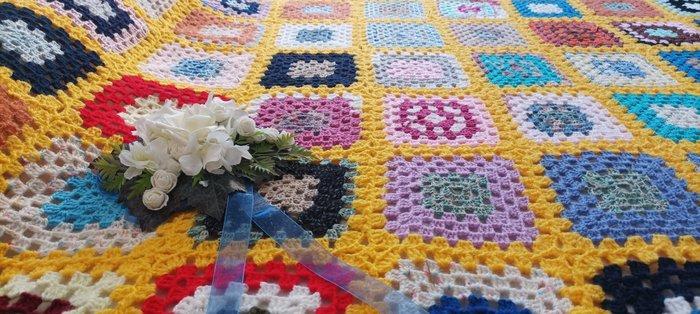 Enorme, prachtige deken uit de tijd van grootouders, gemaakt, Antiek en Kunst, Antiek | Tapijten, Tafelkleden en Textiel
