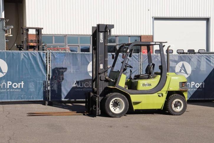 Veiling: Heftruck Clark CMP 40D Diesel 4000kg 4m 2000, Zakelijke goederen, Machines en Bouw | Heftrucks en Intern transport, Ophalen