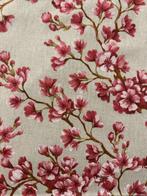 Tissu élégant à motif Sanderson avec décoration de fleurs de