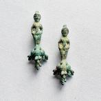 Gandhara Brons Paar oorbellen met afbeelding van vrouwelijke