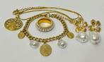 Religieuze set met Virgen Milagrosa en Virgen Maria. -