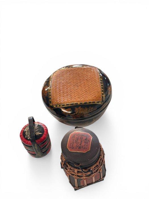 Themacollectie - Bruidsdoos en lakwerkensemble, Antiek en Kunst, Antiek | Speelgoed