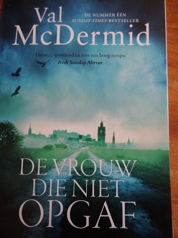 De vrouw die niet opgaf 9789021030920 Val McDermid, Boeken, Romans, Gelezen, Verzenden