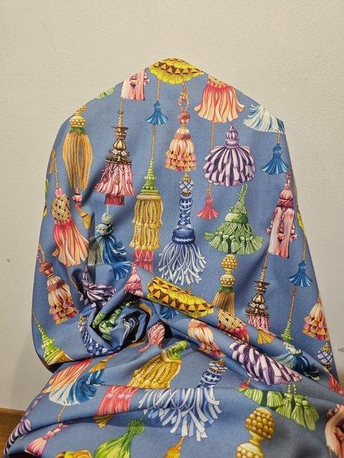 TISSU Original exclusif avec des volants colorés, fond blanc, Antiek en Kunst, Antiek | Tapijten, Tafelkleden en Textiel