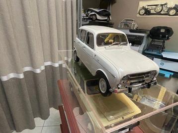 Altaya 1:8 - Modelauto - Renault 4l - Export
