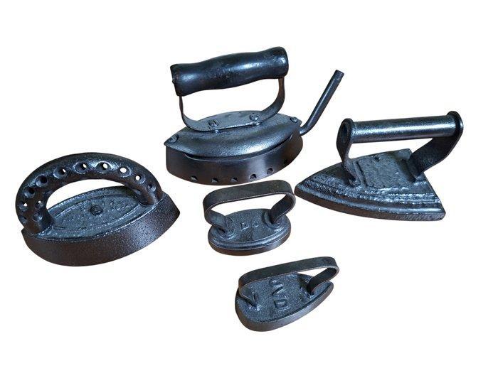 Strijkijzer (5) - Gietijzer - Bijzondere strijkijzers., Antiquités & Art, Curiosités & Brocante