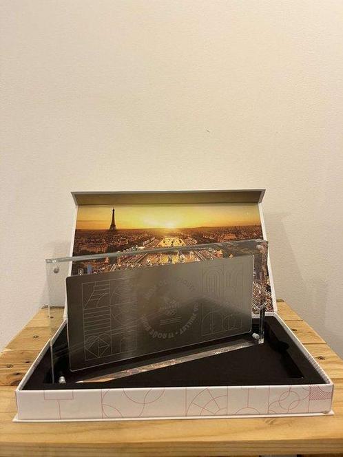 Coffret cérémenie douverture JO Paris 2024 - Plaque -, Verzamelen, Overige Verzamelen