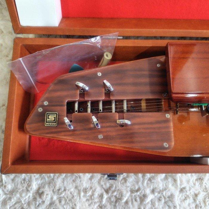 Suzuki - “Sunaoka Sakura” – 5-String Wooden Taishgoto with, Musique & Instruments, Instruments à vent | Flûtes à bec