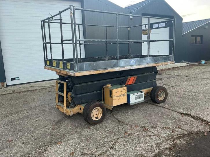 Manlift schaarlift SM3270E Hoogwerker, Zakelijke goederen, Machines en Bouw | Liften, Steigers en Ladders