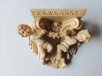 Wandplank met religieus beeld (2) - Hars, Meerschuim -, Antiek en Kunst