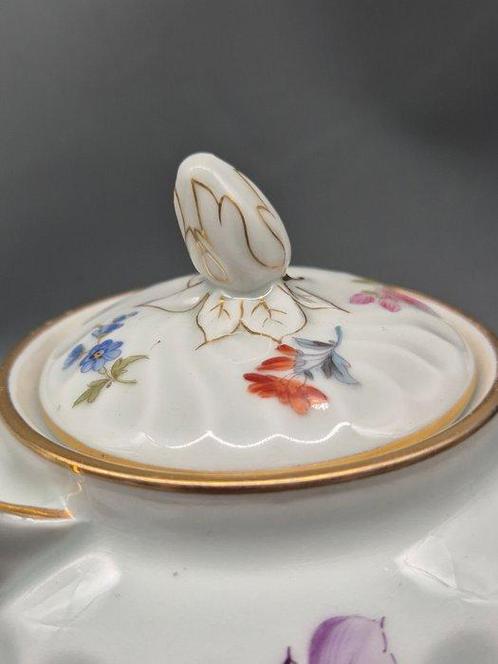 Aiguière - Porzellankanne – peint à la main avec des motifs, Antiek en Kunst, Antiek | Meubels | Tafels