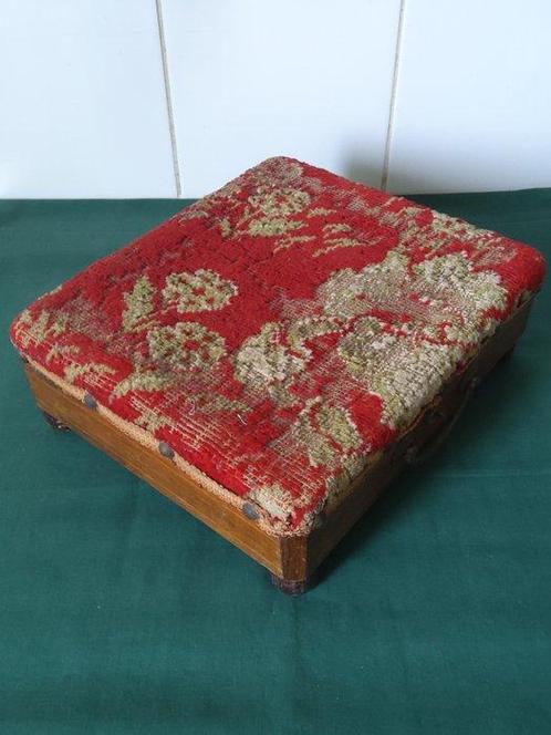 Kruk - Hout, Textiel - Robuuste doos / kruk, Antiek en Kunst, Curiosa en Brocante