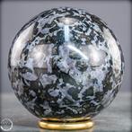 Natuurlijke Merlinit-bal geheimzinnige diepte tussen licht