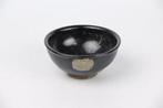 Black Raku Tea Bowl by Jan with Ka Box - Bol à thé -, Antiek en Kunst