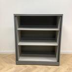 Tweedehands Ahrend roldeurkast vv 2 legbord en sleutel, Huis en Inrichting, Kasten | Roldeurkasten en Archiefkasten, Gebruikt