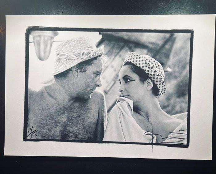 Bert Stern (1929–2013) - Elizabeth Taylor/Ceopatra and, Antiek en Kunst, Kunst | Designobjecten