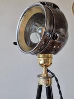 Besnard, Paris - Statief vloerlamp - De Vestaalse Maagden -