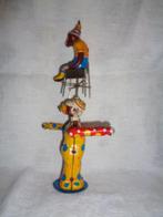 TPS - Un clown de cirque jongle avec un singe. - Jouet en