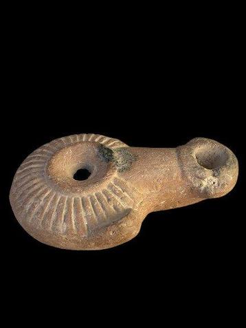 Grec ancien, hellénistique Terre cuite Lampe à huile., Collections