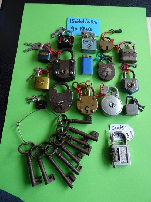 vieux cadenas et clés antiques. verrouiller serrures à clé, Antiek en Kunst, Curiosa en Brocante
