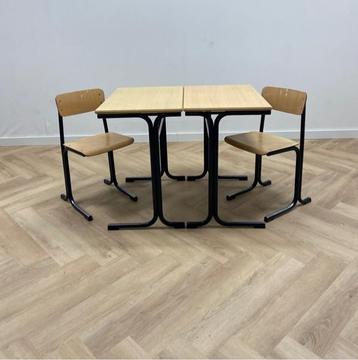 Tweedehands complete school set Galvanias 8 stuks tafels +