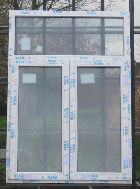 pvc raam , chassis ,venster 135 x 192 wit / antraciet 7016, Doe-het-zelf en Bouw, Raamkozijnen en Schuifdeuren, Inclusief glas