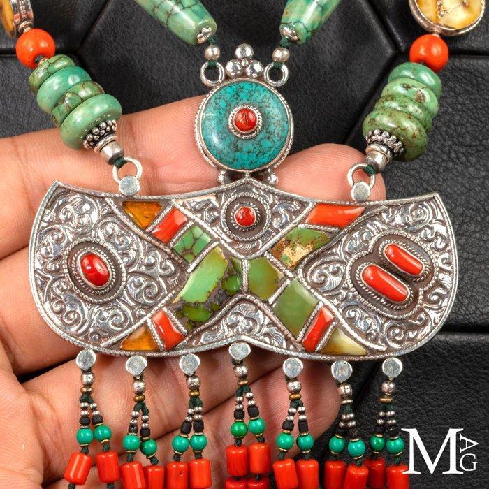 Etnisch meesterwerk - Rode koraal, barnsteen, Himalaya-, Antiquités & Art, Curiosités & Brocante