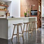 Scandinavische houten barkruk Silja - Bar of kookeiland kruk, Nieuw, Hout, Met voetsteun, 60 tot 90 cm